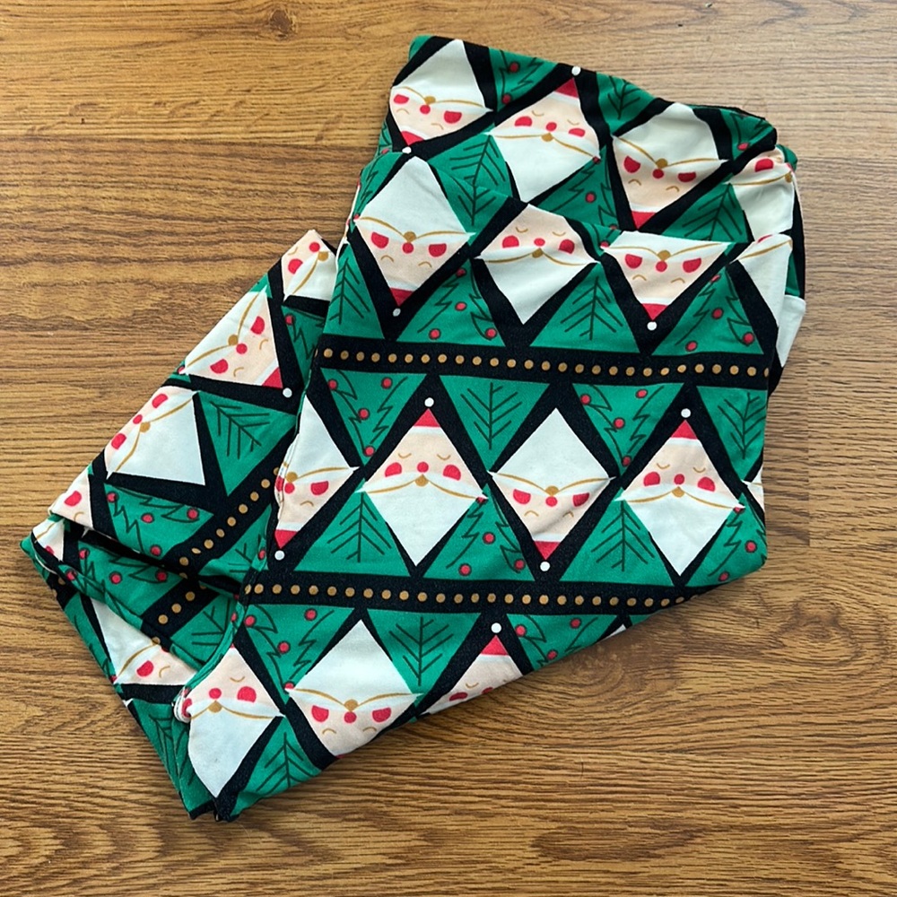 Lularoe Santa Tall and Curvy Leggings
